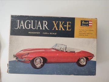 Revell 1:25 - Model sportwagen - Jaguar XK-E Roadster, Hobby en Vrije tijd, Nieuw