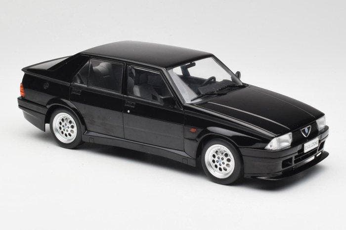 Modelcar Group 1:18 - Modelauto - Alfa Romeo 75 Turbo, Hobby & Loisirs créatifs, Voitures miniatures | 1:5 à 1:12