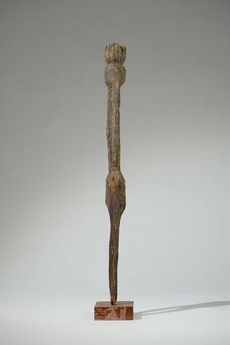 Een houten beeld. - MOBA - Togo (Zonder minimumprijs), Antiquités & Art, Art | Art non-occidental