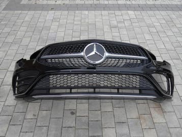 Voorbumper Mercedes CLA W-118 AMG met grille, Verzenden, Gebruikt