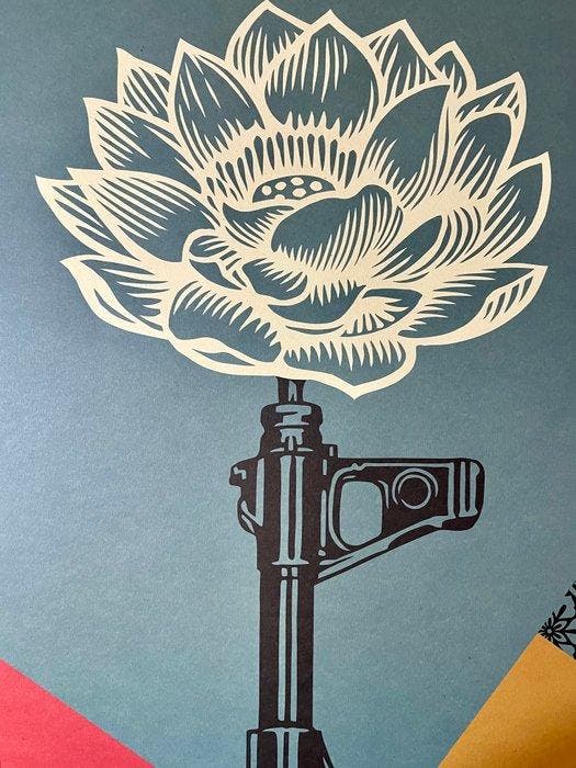 Shepard Fairey (OBEY) - AK-47 Lotus (2004), Antiquités & Art, Art | Objets design