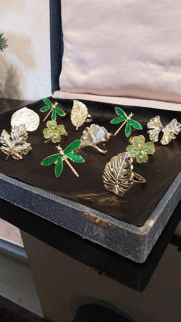 Servetring (12) - bladeren libellen bloemen - Verzilverd,, Antiek en Kunst
