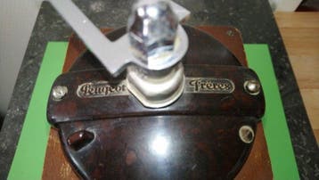 Peugeot Frères - peugeau - Moulin à café - Modèle Déposé -