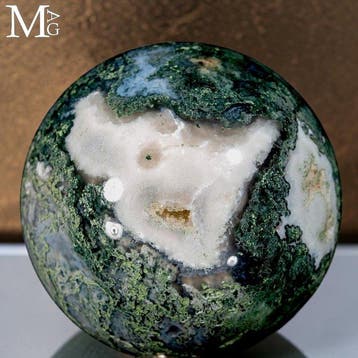 Levend groen mosagaatbol Miniatuurlandschap van dendritische