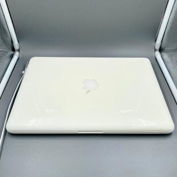 Apple MacBook A1342 (polycarbonate unibody) - Macintosh (1)