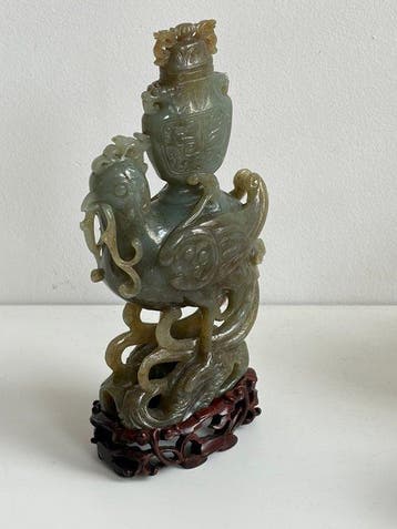 Een groene en roestkleurige jade-feniksvaas. - Qing Dynastie, Antiek en Kunst