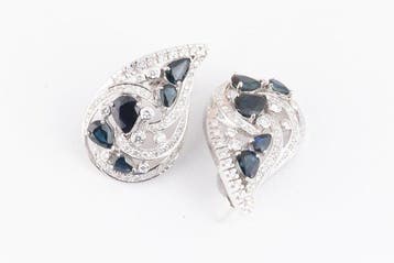 Oorbellen - 18 karaat Witgoud - 10.50ct. tw. Saffier -, Nieuw