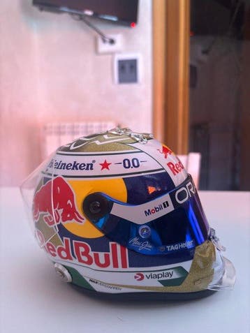 Red Bull Racing - Formula One - Max Verstappen - Schaal 1:2, Nieuw