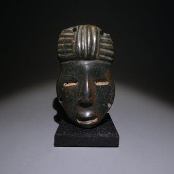 Teotihuacán Steen Masker. 7,5 cm hoog. 100 - 300 n.Chr.
