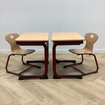 complete schoolset Ergoswing, 10 stuks tafels + stoelen, Huis en Inrichting, Stoelen, Gebruikt, Rood, Hout, Vijf, Zes of meer stoelen