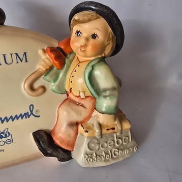 Goebel - Beeldje - Hummel #900 - Millennium 2000, original