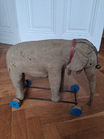 Attributed To Steiff - Speelgoed - Elephant on Wheels -