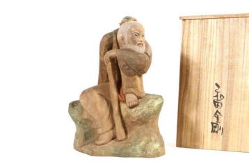 Sculpture “Viewing Plum Blossoms” by Kongo Wada () –