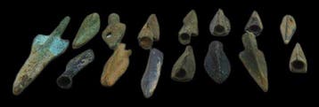 IJzertijd collectie van oude bronzen pijlpunten (Zonder, Antiek en Kunst