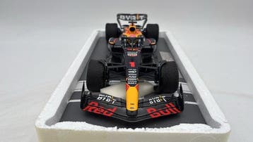 Minichamps 1:18 - Modelauto - Oracle Red Bull Racing RB19, Hobby en Vrije tijd, Nieuw