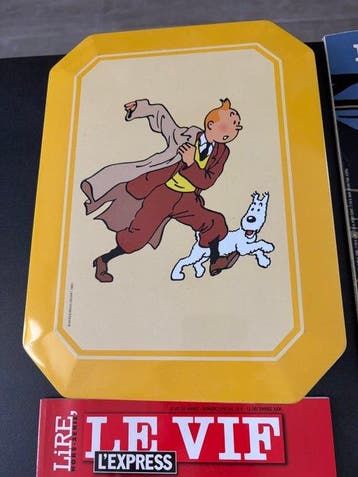 Tintin - 15 Divers objets dérivés comme boite, autocollant,