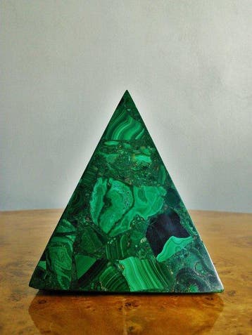sculptuur, Piramide - 12 cm - Malachiet, Antiek en Kunst