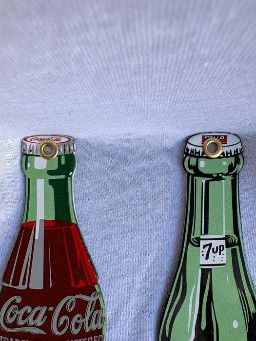 Vintage Coca-Cola & 7UP emaille reclameplaatjes set –, Antiquités & Art, Antiquités | Assiettes décoratives & Carrelages