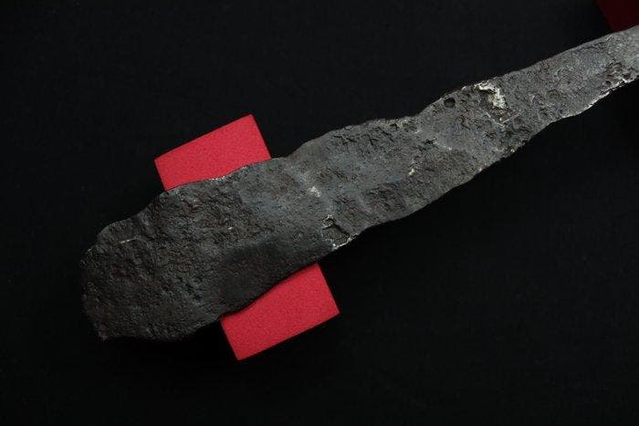 Viking (Noord-Europees): IJzer Bijlvormig proto-geld - 30.7, Antiek en Kunst, Antiek | Overige Antiek