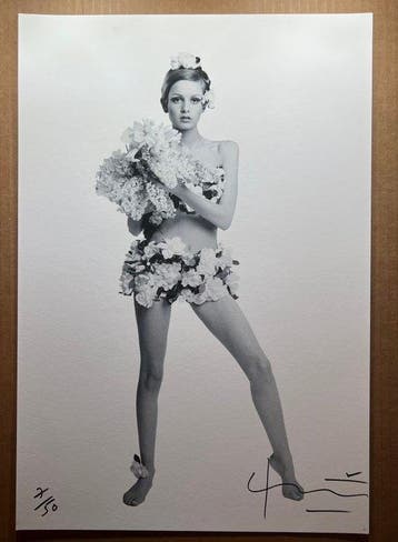 Bert Stern (1929–2013) - Bert Stern signed Famous Twiggy in
