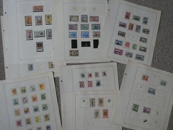 Monde - Collection de timbres du monde sur des pages d’album
