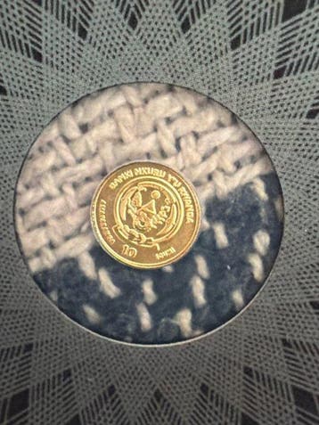 Rwanda. 10 Frw 2016 Elefant - 1/200 oz (.999) Blister with