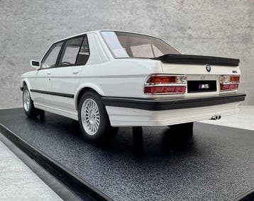 maxima 1:18 - Modelauto - BMW E28 M5 - Wit - Zeer zeldzaam!