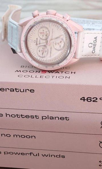 Swatch - MoonSwatch - Mission to Venus - Sans prix de, Handtassen en Accessoires, Nieuw