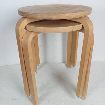 IKEA - Kruk (2) - Frosta - Multiplex berk - Twee stapelbaar, Antiek en Kunst, Antiek | Meubels | Stoelen en Sofa's