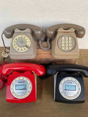 Analoge telefoon - Plastic - Vier vintage telefoons