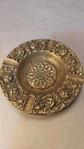 Asbak - Koper - Relief bloemen asbak