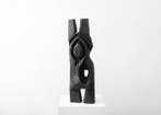 Ros Khavro - sculptuur, Abstract - Unique - 84 cm - Acacia -