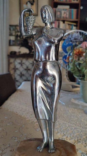 Statue, Donna con grappolo duva - 32 cm - Métal