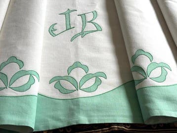 Frans huislinnen. Prachtig oud laken van métis. Monogram JB.