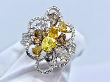 Statement ring - 18 karaat Witgoud - 3.95ct. tw. Diamant