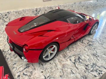 Agora Models 1:8 - Modelauto - Ferrari LaFerrari