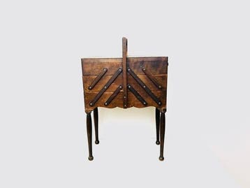 Naaidoos - Hout - Vintage naaikoffer met inclusief een groot, Antiek en Kunst