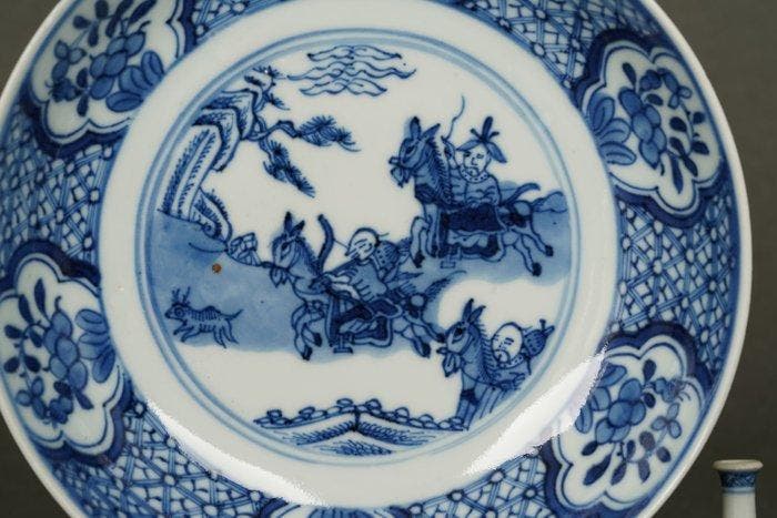 Kangxi (1662-1722) - Bord - Yoshi on Horseback - Rare Deer, Antiek en Kunst, Antiek | Overige Antiek