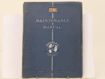 Douglas DC-3 – Maintenance Manual boek met blikken reclam., Livres, Transport, Ophalen of Verzenden
