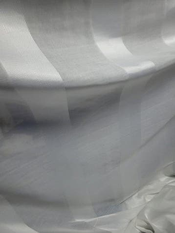 Zilveren wind: Zijden dynamieken in Devoré - Textiel - 470, Antiek en Kunst
