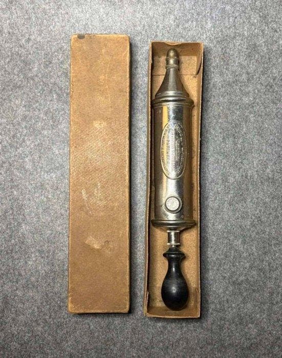 Rare Perolin Luxury Air Disinfector Pump with Original, Antiquités & Art, Antiquités | Assiettes décoratives & Carrelages