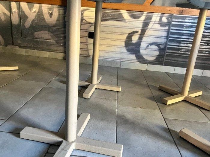 Pedrali - Tafel - Vet 70x70 - Metaal, Plastic - Tafel, Antiek en Kunst, Kunst | Designobjecten