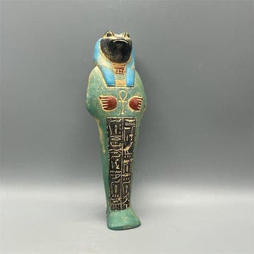 Replica van het oude Egyptische Standbeeld van Heqet, de