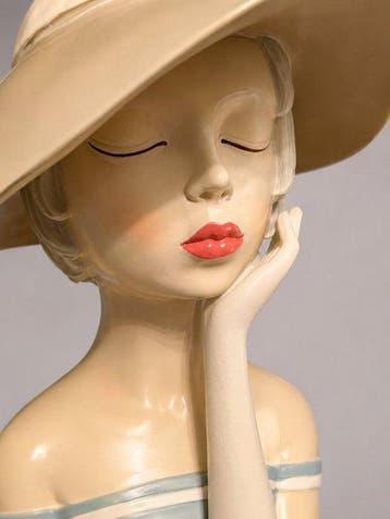 sculptuur, Elegante Dame met Hoed – Art Deco Stijl Sculptuur