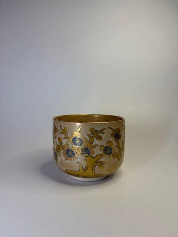 Japanse Kinpai Oude Plum (Rbai) Chawan – Goud- en blauw, Antiquités & Art