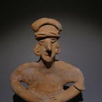 Colima, Westkust van Mexico Terracotta Zittende figuur. 9 cm