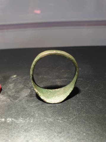 Middeleeuws Brons Ring met chevron-motief - 24 mm (Zonder