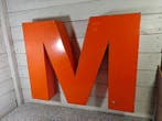 Industriële apparatuur - Nederland - Oranje kleur letter M