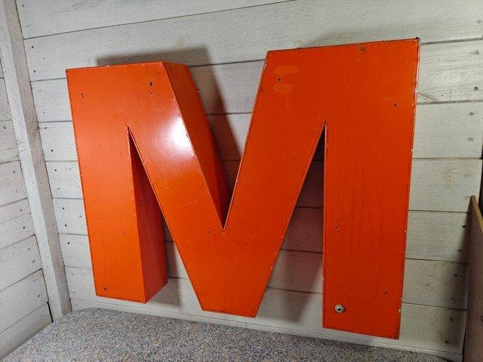 Industriële apparatuur - Nederland - Oranje kleur letter M, Antiquités & Art, Curiosités & Brocante