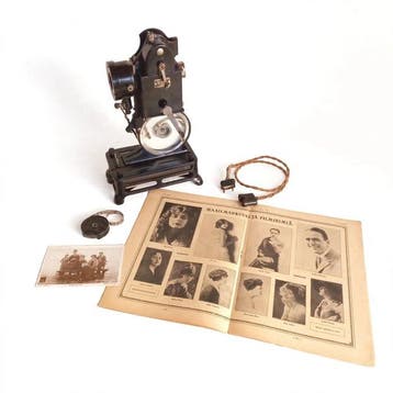 Pathe Baby 1923 + Charlie Chaplin Film + Magazine 1919 -, Verzamelen